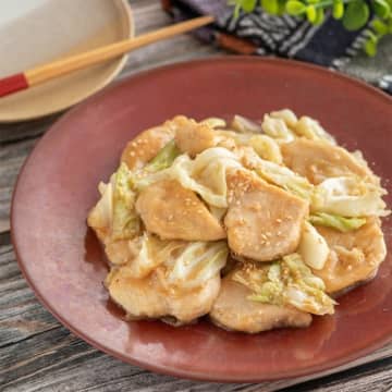 【鶏むねとキャベツ買ってきて！】「コスパいいから明日もこれでいい？」フライパンひとつでOK！箸が止まらん簡単おかずレシピ