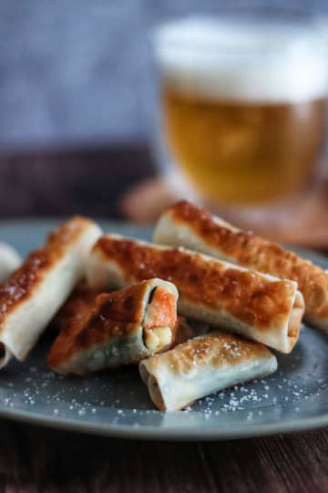 餃子の皮をくるくる巻くだけ！「明太しそチーズ巻き」が止まらないおいしさ！
