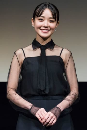 奈緒「人生で一番短い」ヘアスタイルを披露→「バッサリ」「印象変わった！」と話題に