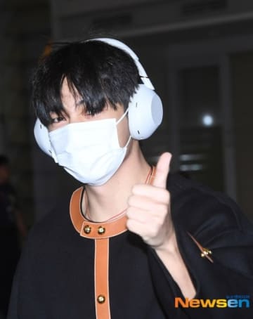 【PHOTO】BTSのV、ファッションショーを終えてフランスから帰国…マスクでも隠せないビジュアル（動画あり）