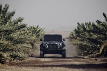 ディフェンダー、ダカールラリー参戦に向け『DAKAR D7X-R』をサハラ砂漠でテスト。JLRマネージング・ディレクターも決定