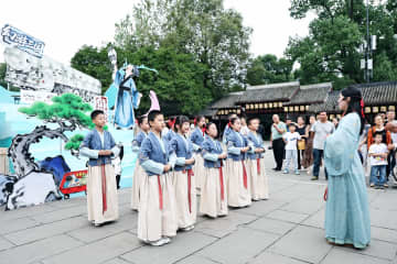三国文化イベントで祝う中秋節　中国・成都