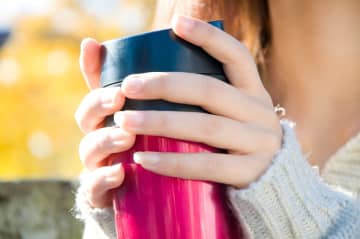 タンブラーに入れてはいけない飲み物７選…知らずに入れると危険な理由とは？