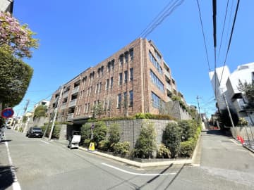 ヴァリウス代沢 4階｜「池ノ上」駅徒歩8分。静けさと感性が響き合う、代沢のモダンレジデンス。22帖超の広々LDK、南向きで陽当たり良好な住戸