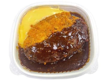 大判メンチカツに牛肉と玉葱が溶け込んだデミグラスととろけるチーズソースをかけた1,000kcal超えの背徳丼! セブン‐イレブンが「背徳飯 デミチーズ盛りメンチカツ丼」を本日7日(火)発売