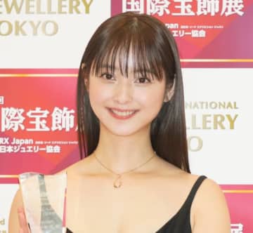 佐々木希、自宅での料理姿が話題に→「生活感好きすぎる」「キレイで大きなキッチン」の声