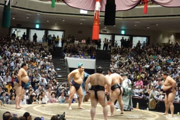 【大相撲】大の里＆豊昇龍が〝激レア儀式〟を披露　三段構えや横綱５人掛かりで観客を沸かせる
