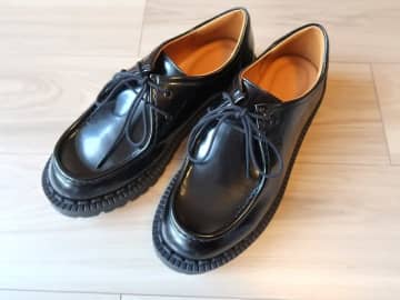 歩きやすいうえに脚長効果も！【ユニクロ】4990円の秋冬用「レースアップシューズ」購入レビュー