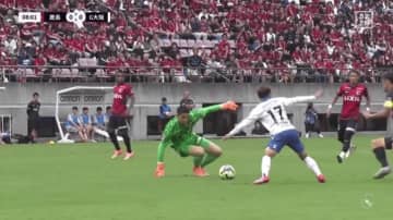 「そりゃ選ばれる」日本代表選出の鹿島GK、あわやDOGSOの豪胆スライディングで裏抜け阻止「度胸すごいわ」ピンチを凌いだスーパープレイに大絶賛