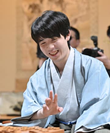 将棋王座戦、藤井が勝ち最終局へ　伊藤を破りタイに戻す