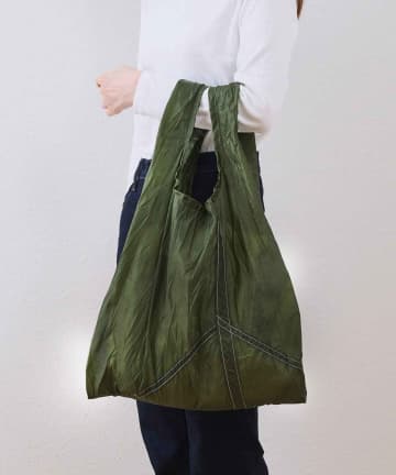 小さく畳んで持ち運べる♡【3COINS】「パラシュート材バッグ」が超優秀！