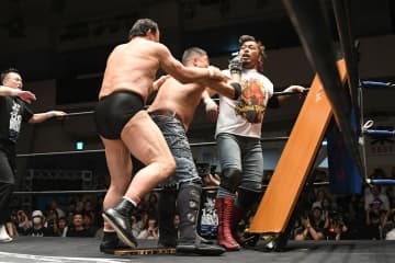 【新日本・石森興行】藤波辰爾がドラゴンストップ発動　鷹木信悟と伊東竜二に「殺し合いじゃないぞ！」