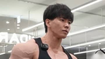 「足くらい太い」異次元の腕披露！横川尚隆 鍛え抜かれた“デカい”筋肉とともにプロカードをかけた大会出場を報告「目指すはてっぺん」