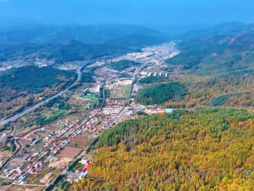 秋色に染まる歴史の町　中国黒竜江省横道河子鎮
