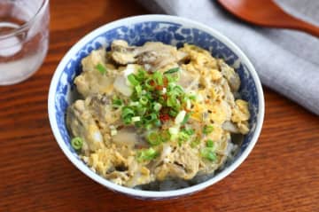 レンジで簡単！5分で完成「まいたけの卵とじ丼」