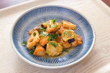 マツコ大絶賛、秋なすは“コレ”に浸すと最高　れんこんと鶏むねでボリュームおかず
