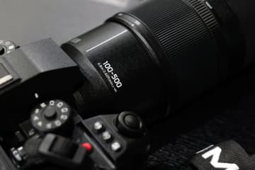 シリーズ初の超望遠ズーム「LUMIX S 100-500mm F5-7.1」をゴルフ撮影の現場で体験してきた　100〜1,500mm相当を1本で／強力な手ブレ補正も実感