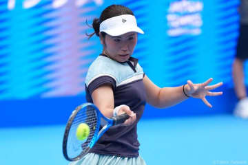 女子シングルスでは吉本菜月が第1シードの齋藤咲良を破る[第100回 全日本テニス選手権]