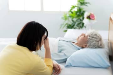80代の母が大腿骨骨折で“半年以上”の入院になると言われました。「高額療養費制度」を使っても、実際にどれくらいの費用を準備しておけば安心ですか？