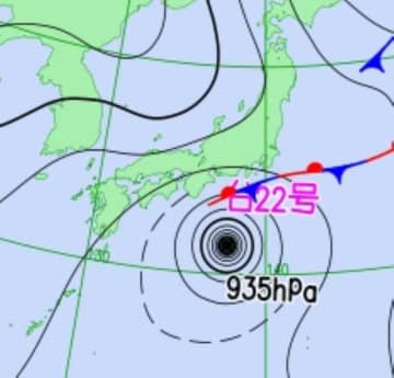 記録的な強さで接近…台風22号が瞬間最大風速70メートル、中心気圧935ヘクトパスカルを維持　きょう進路を東に転換へ　伊豆諸島で高さ12メートルの波も【関東気象情報】
