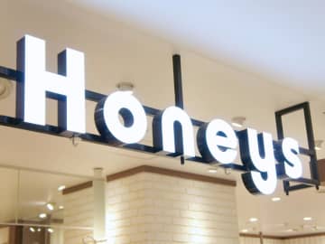 セールで「780円」に！【Honeys】ドット柄が目を引く♡「おしゃれトップス」