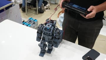 貴重なレトロPCに自作ロボット、様々な電子ガジェットの展示も、モノづくりイベント「Maker Faire Tokyo 2025」開催
