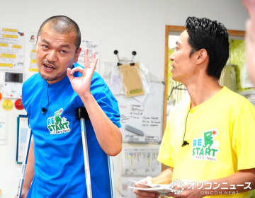 カミナリまなぶ、けがから復帰後初の公の場は松葉づえ　8月下旬にロケで右足アキレス腱断裂