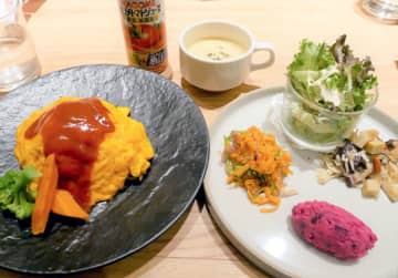 オムライスで目から元気に カゴメとレシピ開発のロート製薬、直営レストランで提供