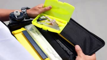 「待ってた人も多いのでは？」「なんでも入るやん…」大容量の“オカッパリ”バッグが登場。専用設計だからこそ実現した実用性。