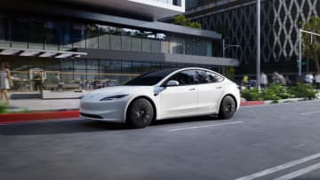テスラが低価格帯モデル　中国メーカーなどとの価格競争に対応か