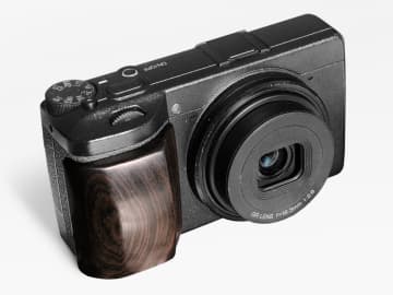天然木を使用したRICOH GR IV向けカメラグリップ