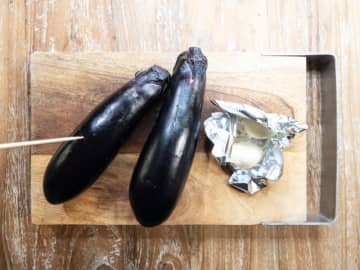 「茄子にこんな食べ方があったとは！」「貧乏人のキャビア！？」簡単焼きナスのディップのレシピ