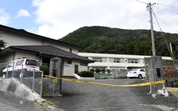 小学校で異臭10人搬送、岡山　教員と児童、全員軽症