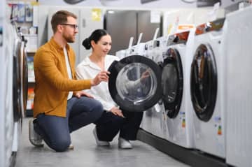 自宅の「衣類乾燥機」が故障…使用が“週3日”程度なら、買い替えるより「コインランドリー」のほうが経済的ですか？ 費用を比較してみた
