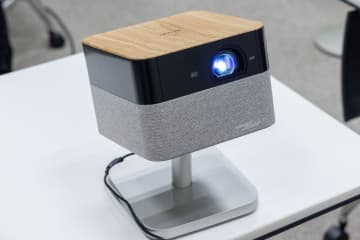 エプソン、Google TV×BOSEスピーカー搭載プロジェクタ。3LCD×3LEDで色キレイ