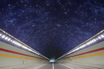 観光と交通の融合、高速道路の「星空トンネル」　中国広東省