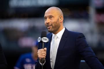 【ＭＬＢ】レジェンド同士が絶妙のコンビプレー　生放送中にジーター氏の携帯に着信→オルティス氏が助け船