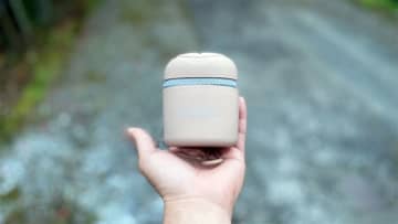 「コレが便利なんだよね」「何個あっても困らない」“ドンキ”で見つけた『謎のシリコンポーチ』。実はお馴染みの釣具メーカーが作ってた件。