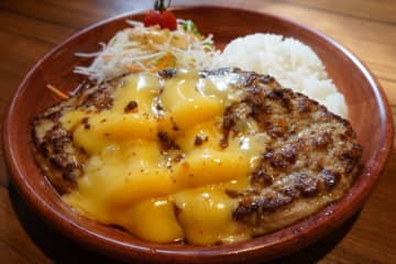 びっくりドンキーで400gの「ガリバーバーグディッシュ」を食べてみた。大迫力で大満足！