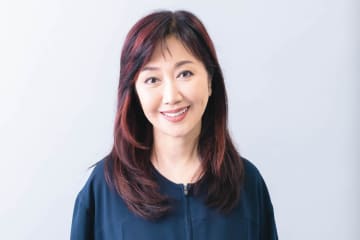【五代夏子さん】がウォーキングポーズを披露！無理なく歩く「足活」のコツとは？