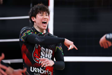 欧州王者も圧倒される異例1.4万人集結　「石川祐希VS高橋藍」が世界に示した日本のバレー熱