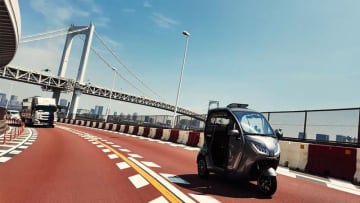 渋谷で試乗！ 3人乗り EV モビリティ「e-NEO」試乗体験会がスタート