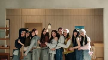 TWICE、タイトル曲「ME+YOU」MV予告映像を公開…個性溢れるアイテム＆明るい笑顔に注目