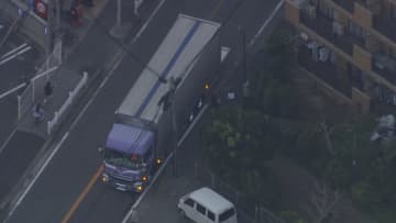 【速報】被害者は小学生との情報も…男性が10tトラックにはねられ重体…自転車に乗っていて別の自転車に接触し車道に倒れたか　千葉・八千代市