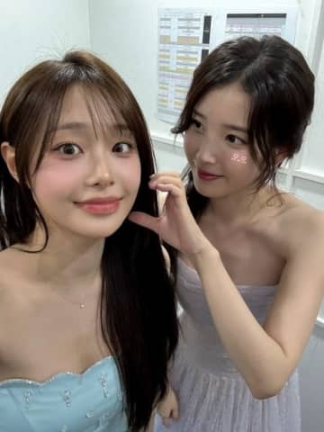 チュウ、IUとの仲睦まじいツーショットを公開！童話の主人公のような美貌に注目