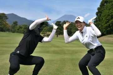 “親友”＆“後輩”と笑顔連発　渋野日向子が21年V大会へ気持ち切り替え「前に進むしかない」