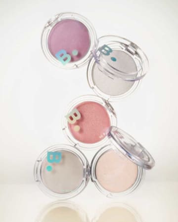 肌に溶け込むツヤ♡BANILA COの新作ハイライターが全国で先行発売