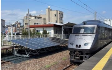 JR九州、線路上で太陽光発電　駅構内使用停止レールを活用