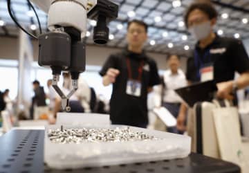 トヨタ、新興企業と商談会　ロボット披露、事業創出へ