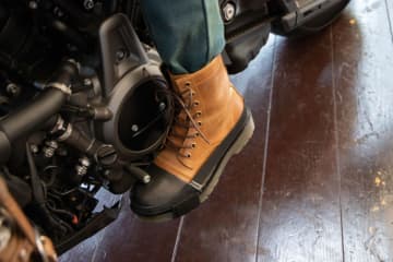 22.5cm～対応！デグナーから小足ライダー向け「レザーシフトガード」登場